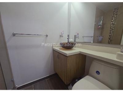 Apartamento de 4 alcobas en venta en Loma De Los Bernal, Medellín, 150 m² · foto 13 de 17