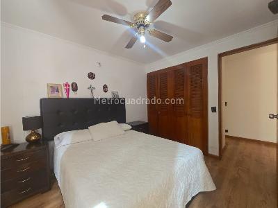 Apartamento de 4 alcobas en venta en Loma De Los Bernal, Medellín, 150 m² · foto 14 de 17