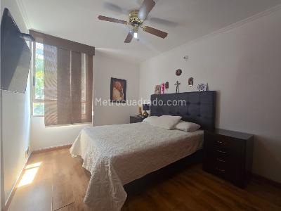 Apartamento de 4 alcobas en venta en Loma De Los Bernal, Medellín, 150 m² · foto 16 de 17