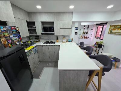 Apartamento de 2 alcobas en venta en Pan De Azucar, Sabaneta, 50 m² · foto 2 de 10