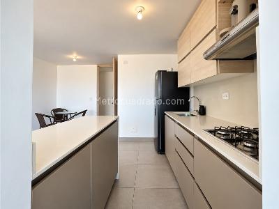 Apartamento de 3 alcobas en venta en Las Lomitas, Sabaneta, 76 m² · foto 3 de 11