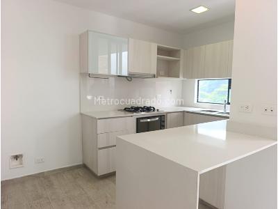 Apartamento de 2 alcobas en venta en El Poblado, Medellín, 94 m² · foto 2 de 20