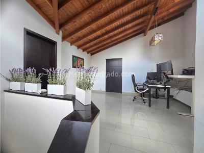 Casa de 3 alcobas en venta en Los Bernal, Medellín, 191 m² · foto 12 de 20