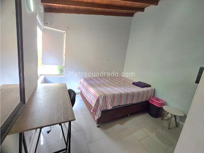 Casa de 3 alcobas en venta en Los Bernal, Medellín, 191 m² · foto 14 de 20