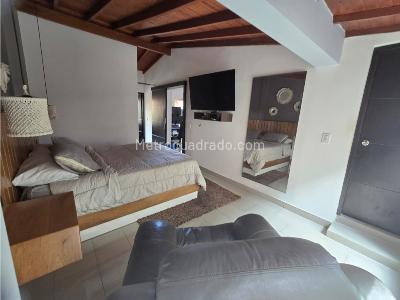 Casa de 3 alcobas en venta en Los Bernal, Medellín, 191 m² · foto 16 de 20