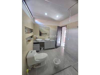 Casa de 3 alcobas en venta en Los Bernal, Medellín, 191 m² · foto 17 de 20
