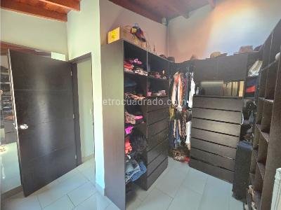 Casa de 3 alcobas en venta en Los Bernal, Medellín, 191 m² · foto 18 de 20