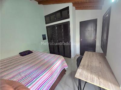 Casa de 3 alcobas en venta en Los Bernal, Medellín, 191 m² · foto 19 de 20