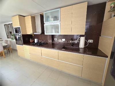 Casa de 3 alcobas en venta en Los Bernal, Medellín, 191 m² · foto 2 de 20