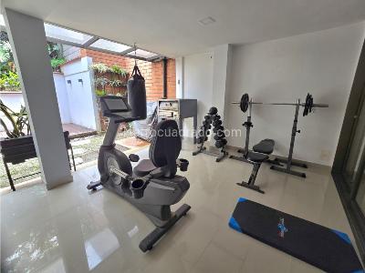 Casa de 3 alcobas en venta en Los Bernal, Medellín, 191 m² · foto 3 de 20