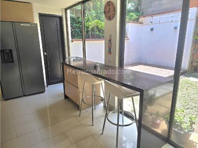 Casa de 3 alcobas en venta en Los Bernal, Medellín, 191 m² · foto 4 de 20