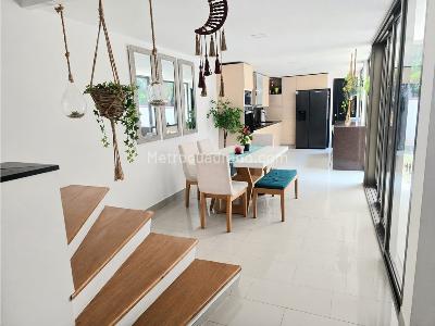 Casa de 3 alcobas en venta en Los Bernal, Medellín, 191 m² · foto 5 de 20