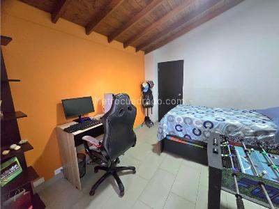 Casa de 3 alcobas en venta en Los Bernal, Medellín, 191 m² · foto 8 de 20