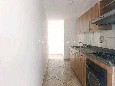 Apartamento de 3 alcobas en venta en Loma De Los Bernal, Medellín, 85 m² · foto 12 de 16