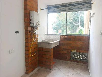 Apartamento de 3 alcobas en venta en Loma De Los Bernal, Medellín, 85 m² · foto 13 de 16