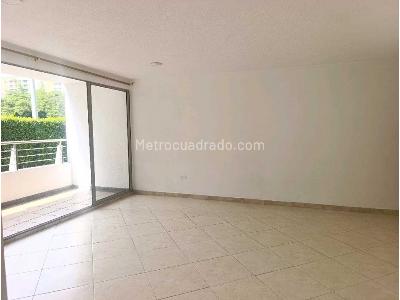 Apartamento de 3 alcobas en venta en Loma De Los Bernal, Medellín, 85 m² · foto 2 de 16