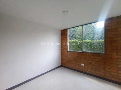 Apartamento de 3 alcobas en venta en Loma De Los Bernal, Medellín, 85 m² · foto 8 de 16