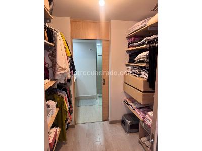 Apartamento en venta en Loma De Los Bernal, Medellín · foto 13 de 20