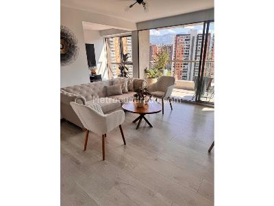 Apartamento en venta en Loma De Los Bernal, Medellín · foto 2 de 20