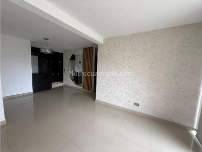Apartamento en venta en Loma De Los Bernal, Medellín · foto 3 de 20
