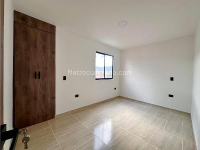 Apartamento de 4 alcobas en venta en Belen Rosales, Medellín, 200 m² · foto 13 de 20
