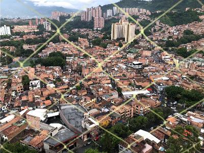 Apartamento de 3 alcobas en venta en Loma De Los Bernal, Medellín, 90 m² · foto 2 de 17