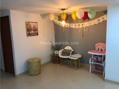 Apartamento de 3 alcobas en venta en Loma De Los Bernal, Medellín, 90 m² · foto 5 de 17