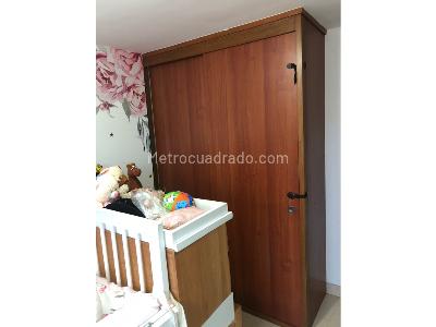Apartamento de 3 alcobas en venta en Loma De Los Bernal, Medellín, 90 m² · foto 7 de 17
