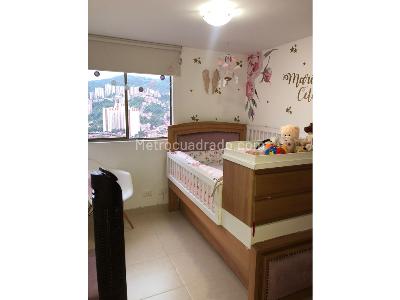 Apartamento de 3 alcobas en venta en Loma De Los Bernal, Medellín, 90 m² · foto 9 de 17