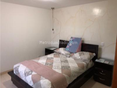 Apartamento de 3 alcobas en venta en Loma De Los Bernal, Medellín, 90 m² · foto 10 de 17