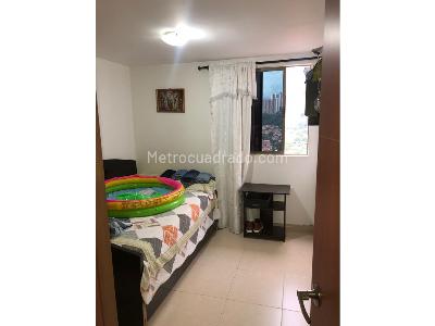 Apartamento de 3 alcobas en venta en Loma De Los Bernal, Medellín, 90 m² · foto 11 de 17