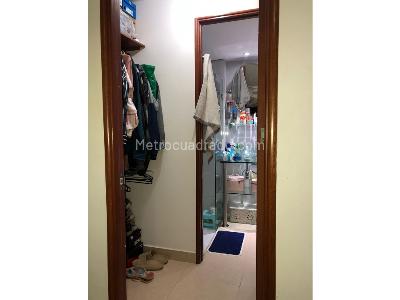 Apartamento de 3 alcobas en venta en Loma De Los Bernal, Medellín, 90 m² · foto 13 de 17