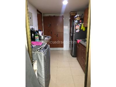 Apartamento de 3 alcobas en venta en Loma De Los Bernal, Medellín, 90 m² · foto 15 de 17