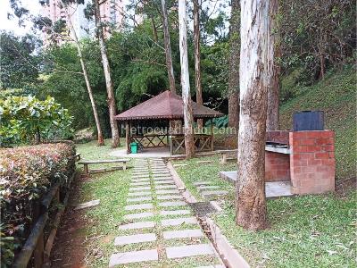 Apartamento de 3 alcobas en venta en Loma De Los Bernal, Medellín, 90 m² · foto 16 de 17