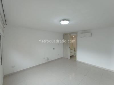 Apartamento de 3 alcobas en venta en Loma De Los Bernal, Medellín, 98 m² · foto 6 de 20