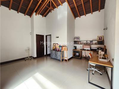 Casa de 4 alcobas en venta en Las Lomitas, Sabaneta, 470 m² · foto 16 de 20