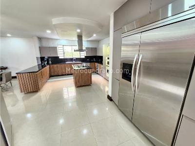 Casa de 4 alcobas en venta en Las Lomitas, Sabaneta, 470 m² · foto 9 de 20