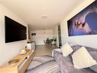 Apartamento de 3 alcobas en venta en Mayorca, Sabaneta, 75 m² · foto 2 de 11