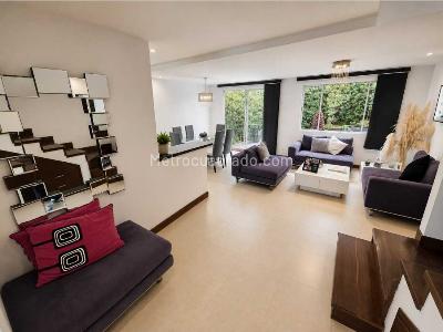 Casa de 3 alcobas en venta en Benedictinos, Envigado, 198 m² · foto 2 de 12
