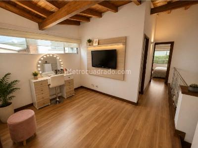 Casa de 3 alcobas en venta en Benedictinos, Envigado, 198 m² · foto 8 de 12