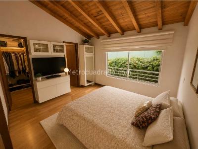 Casa de 3 alcobas en venta en Benedictinos, Envigado, 198 m² · foto 9 de 12