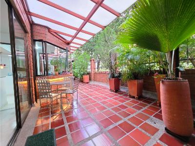 Apartamento de 2 alcobas en venta en El Poblado, Medellín, 145 m² · foto 10 de 20