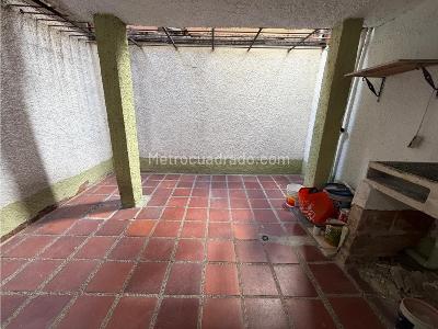 Casa de 3 alcobas en venta en La Estrella, Medellín, 100 m² · foto 14 de 17