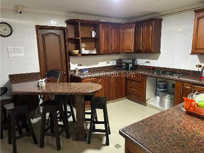 Casa de 5 alcobas en venta en Belen Alameda, Medellín, 750 m² · foto 2 de 20