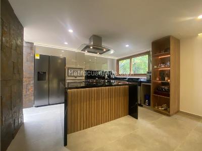 Casa de 5 alcobas en venta en Loma Del Escobero, Envigado, 280 m² · foto 3 de 17