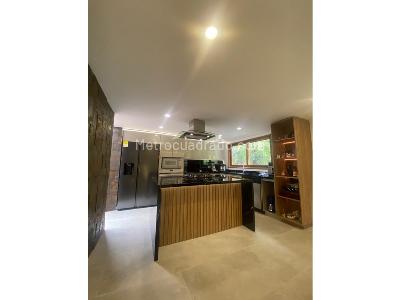 Casa de 5 alcobas en venta en Loma Del Escobero, Envigado, 280 m² · foto 4 de 17