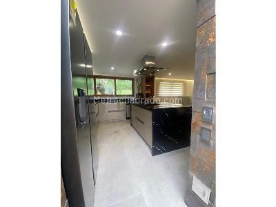 Casa de 5 alcobas en venta en Loma Del Escobero, Envigado, 280 m² · foto 5 de 17