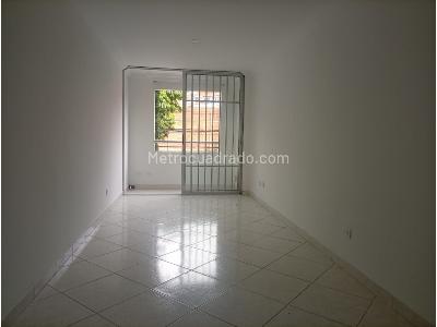 Apartamento de 4 alcobas en venta en Los Colores, Medellín, 104 m² · foto 2 de 18