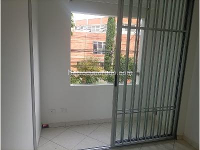 Apartamento de 4 alcobas en venta en Los Colores, Medellín, 104 m² · foto 3 de 18