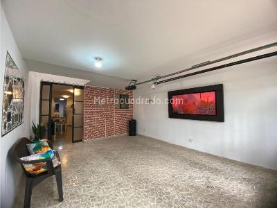 Casa de 4 alcobas en venta en El Dorado, Envigado, 130 m² · foto 2 de 20